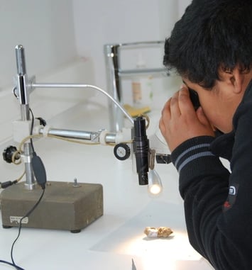 Visite de l'atelier de restauration d'objets en métal