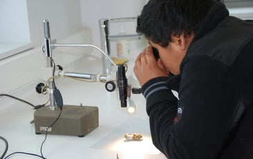 Visite de l'atelier de restauration d'objets en métal
