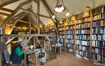 Visite commentée de la bibliothèque Patrick Ansar