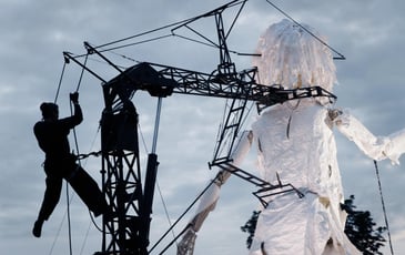 Soui­manga, celle qui danse de la Compa­gnie L’Homme debout