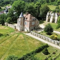 Les vestiges médiévaux du "chastel" de Béhéricourt