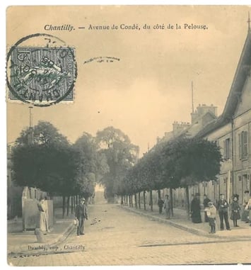 Balade urbaine 'Chantilly d'hier à aujourd'hui, voyage en cartes postales'