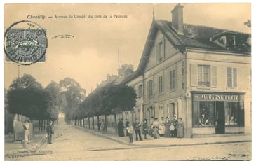 Balade urbaine 'Chantilly d'hier à aujourd'hui, voyage en cartes postales'