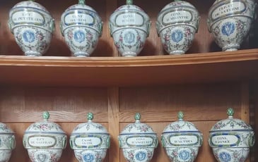 Visite : La pharmacie Condé à Chantilly et les mystères de la médecine d'autrefois